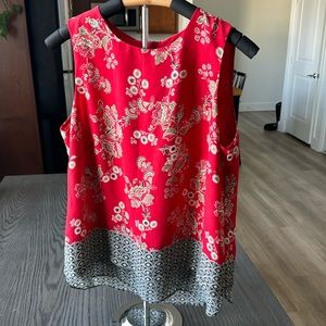Rose + Olive sleeveless blouse in US Women’s Medium